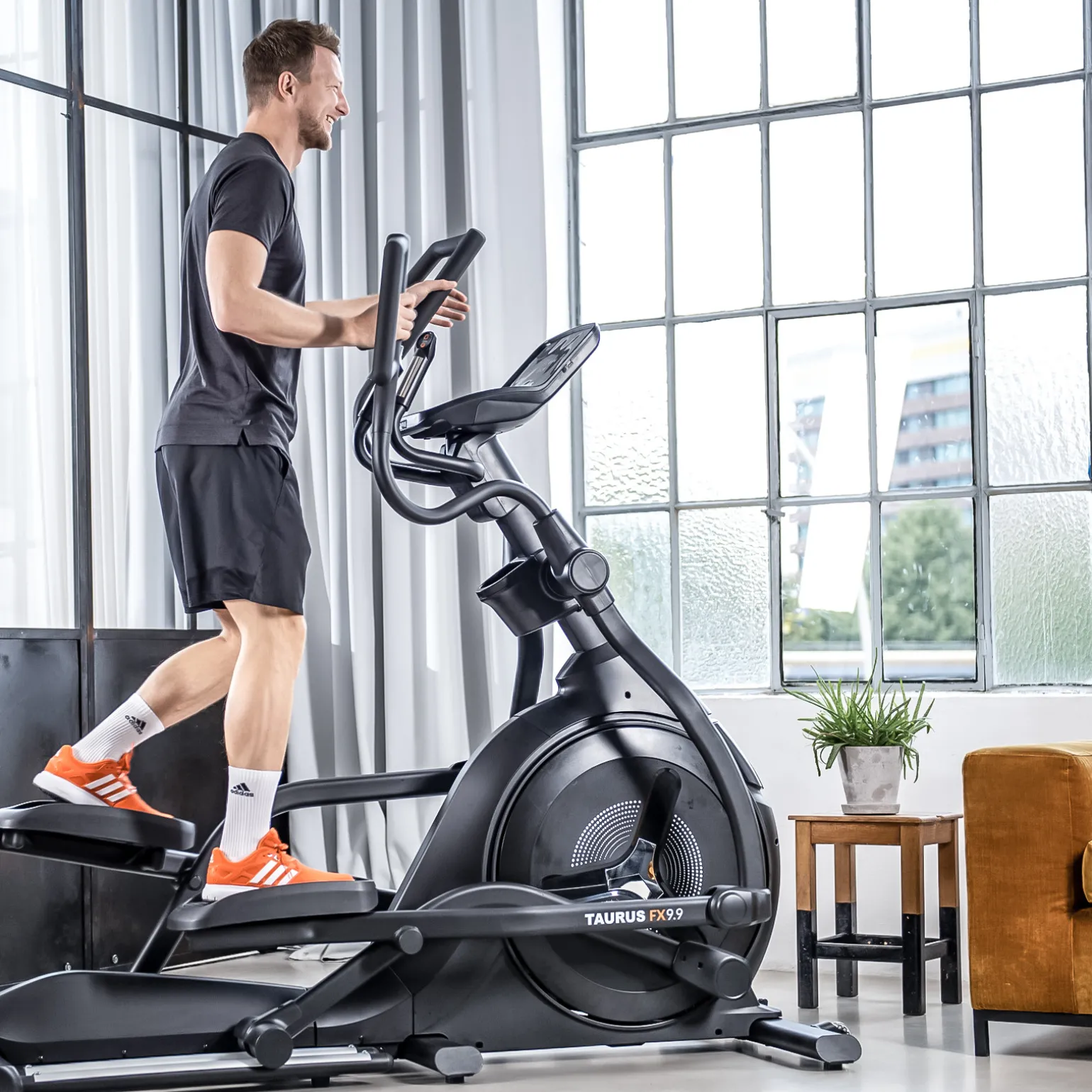 Taurus Crosstrainer FX9.9